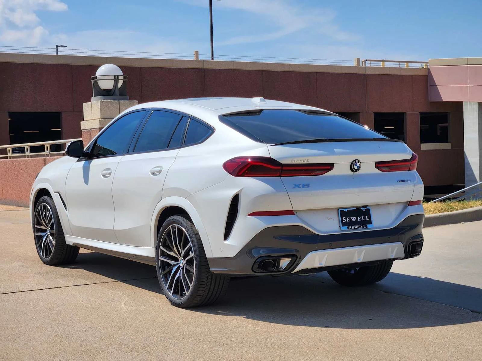 New 2027 Mineral White Metallic BMW xDrive40i image 3