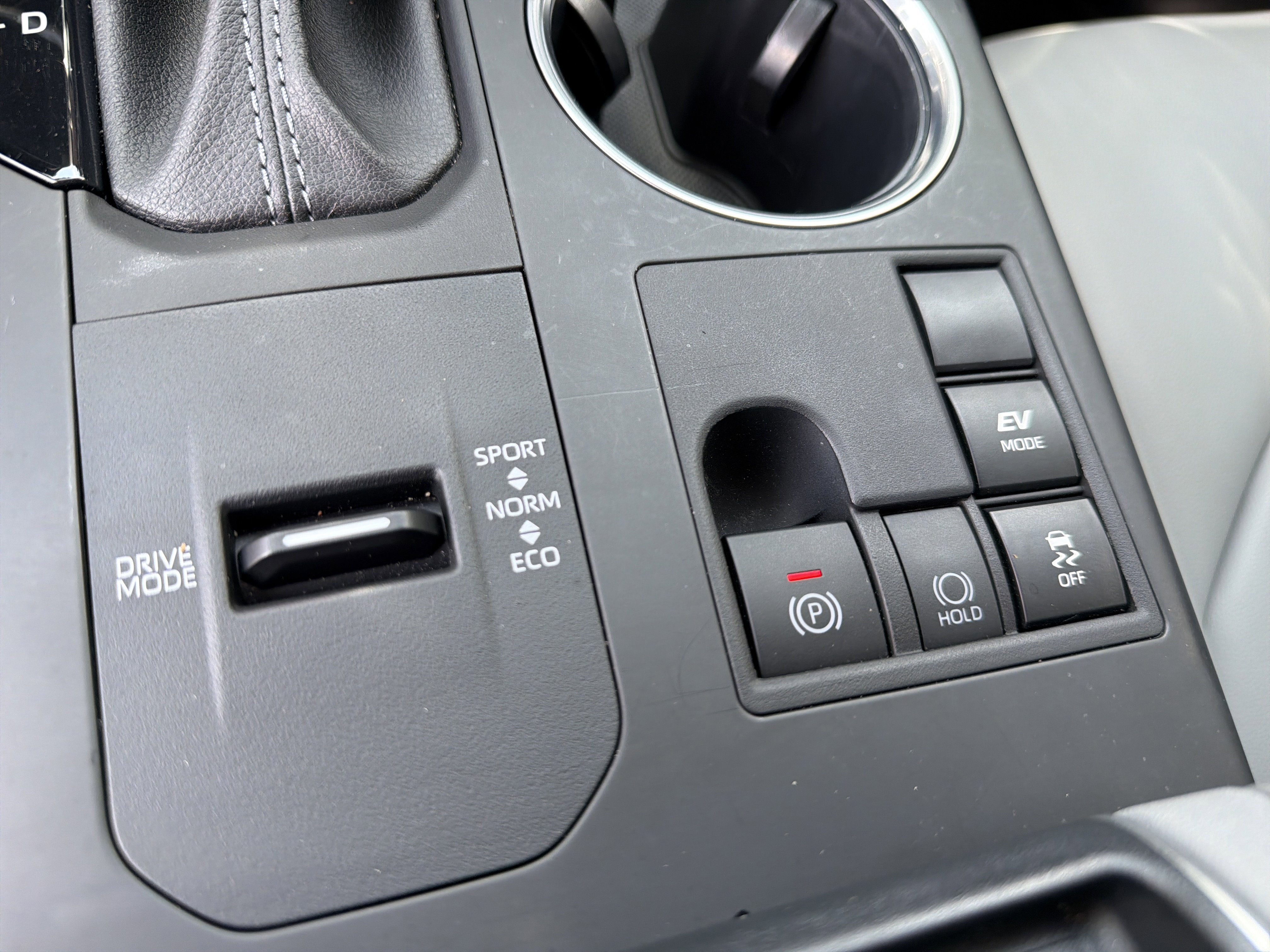 Used 2024 Moon Dust Toyota XLE image 28