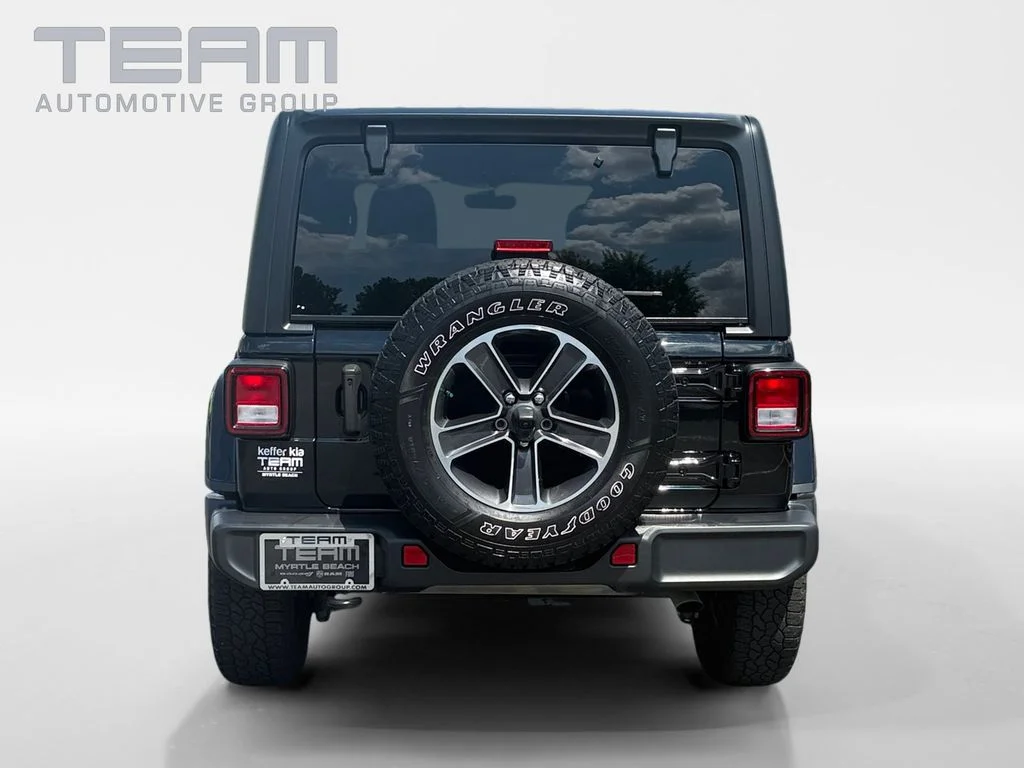 Used 2023 Black Jeep Sahara image 6