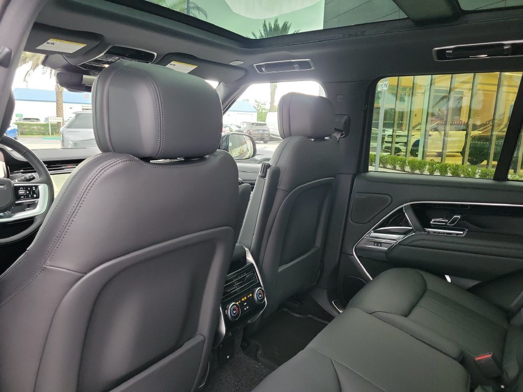 New 2027 Santorini Black Land Rover SE image 17