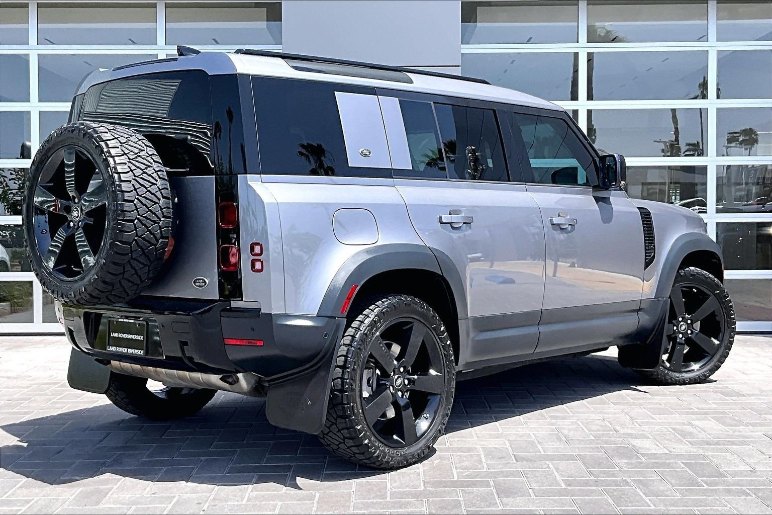 Used 2020 Gray Land Rover HSE image 13