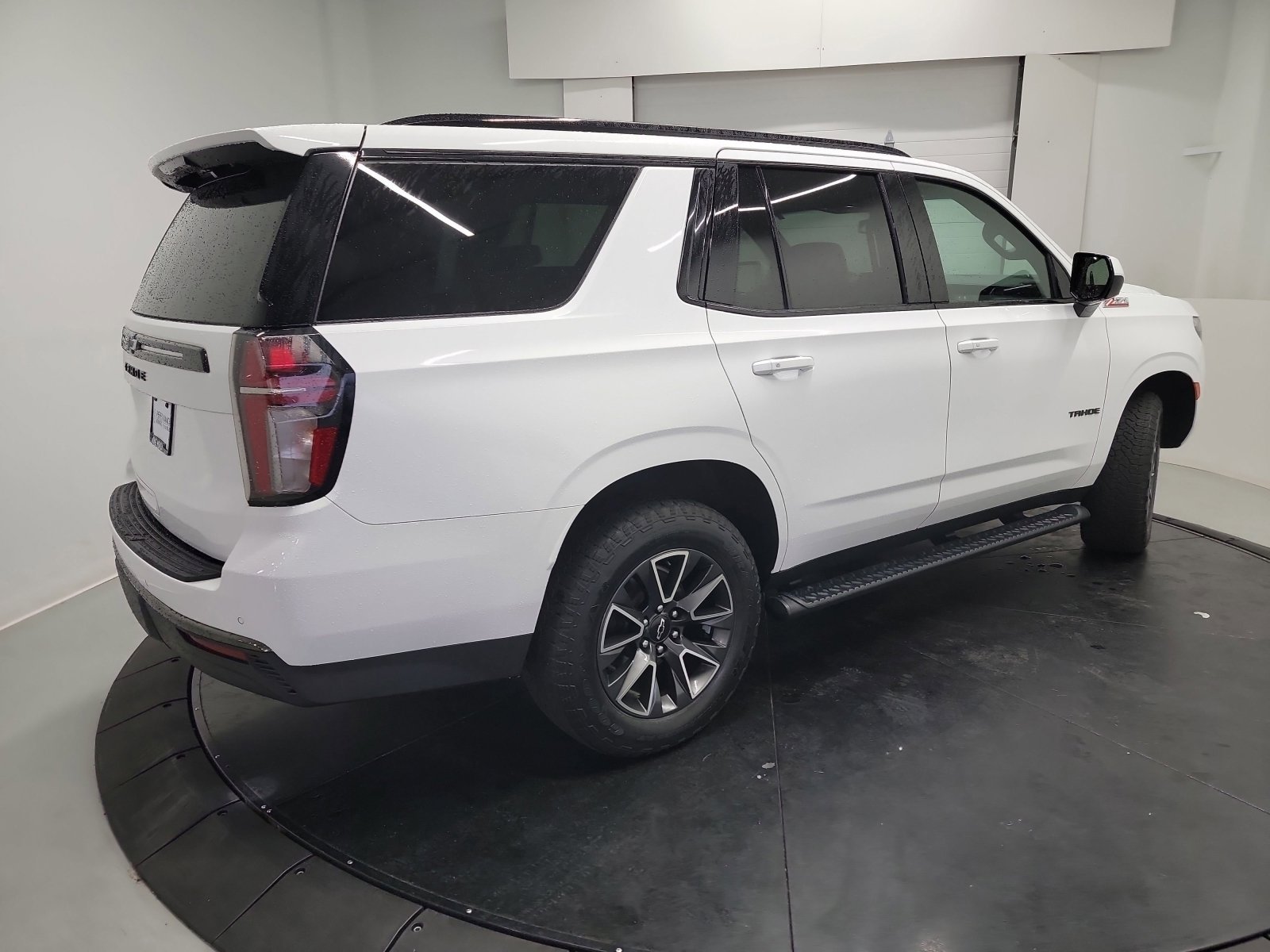 Used 2022 Summit White Chevrolet Z71 image 8