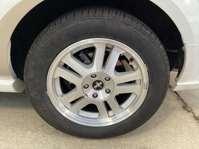 Used 2007  Ford GT Deluxe image 9
