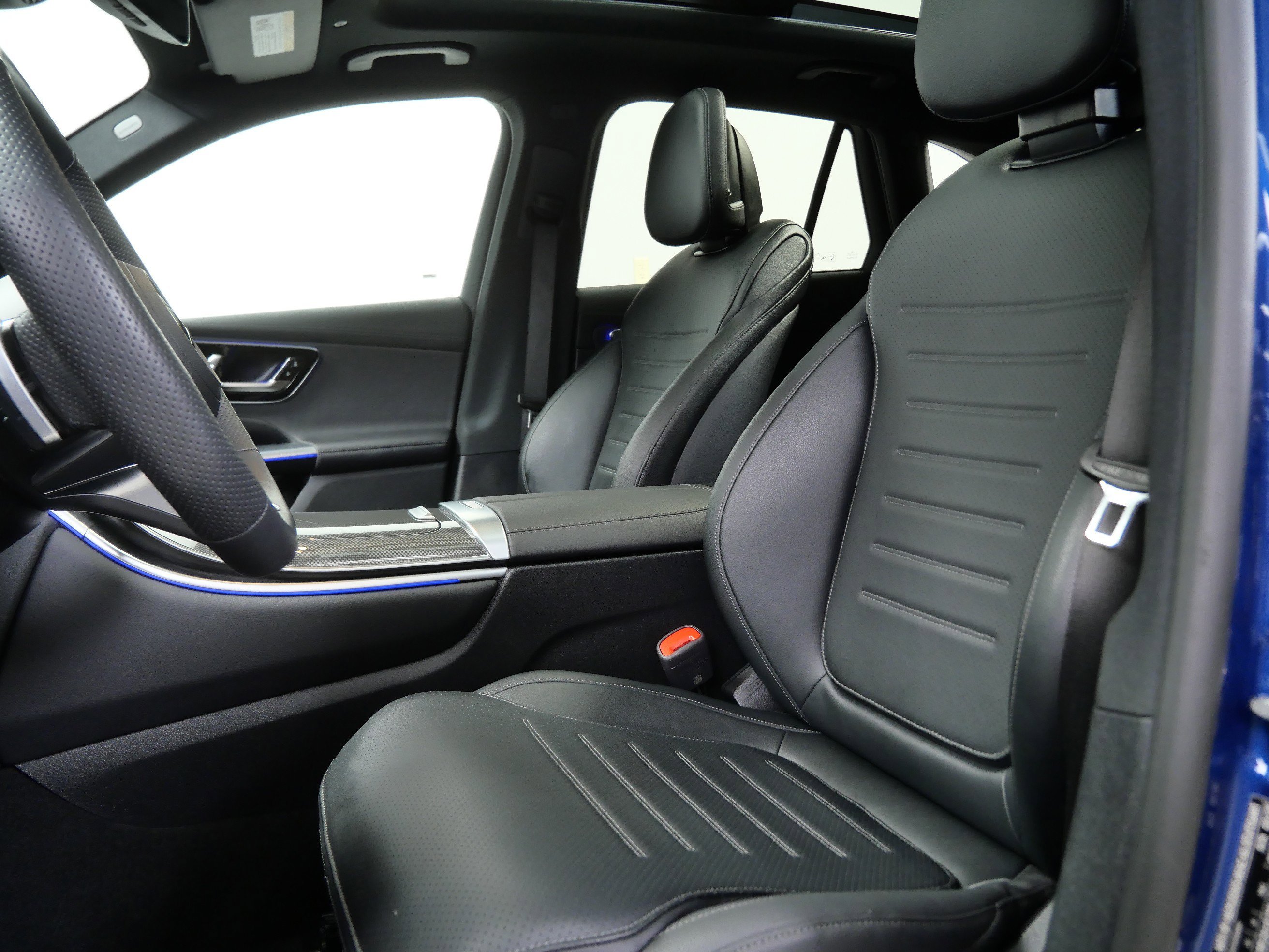 Used 2025 Starling Blue Metallic Mercedes-Benz GLC 300 image 15