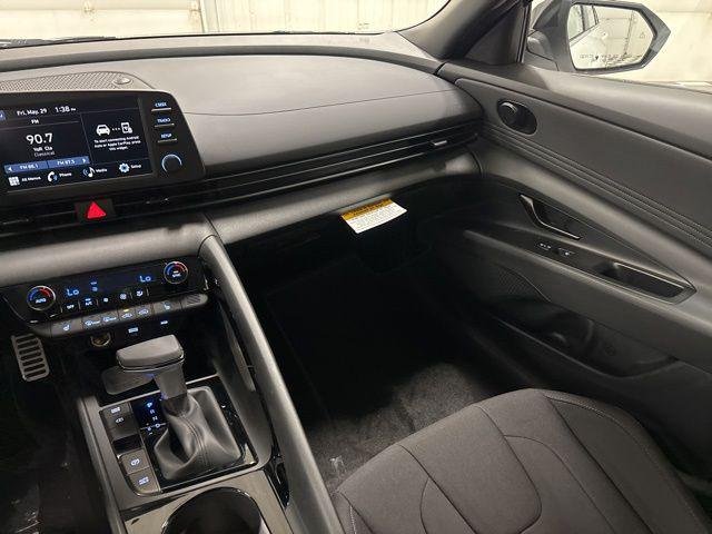 New 2026 White Hyundai SEL Sport Premium image 14