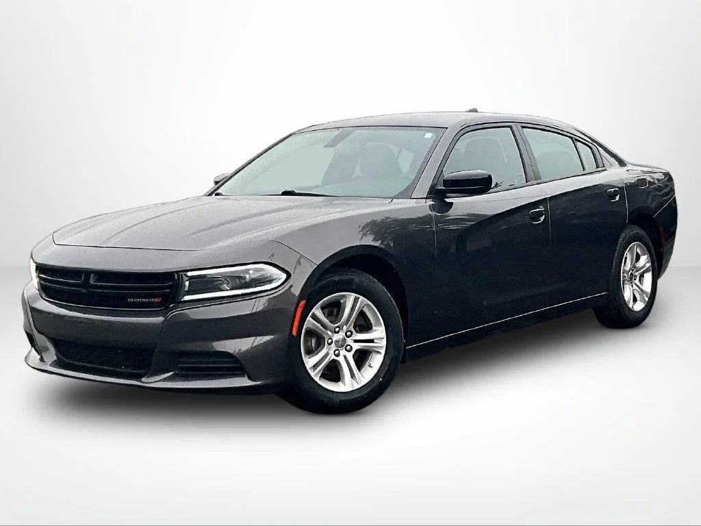 Used 2023 Gray Dodge SXT image 2