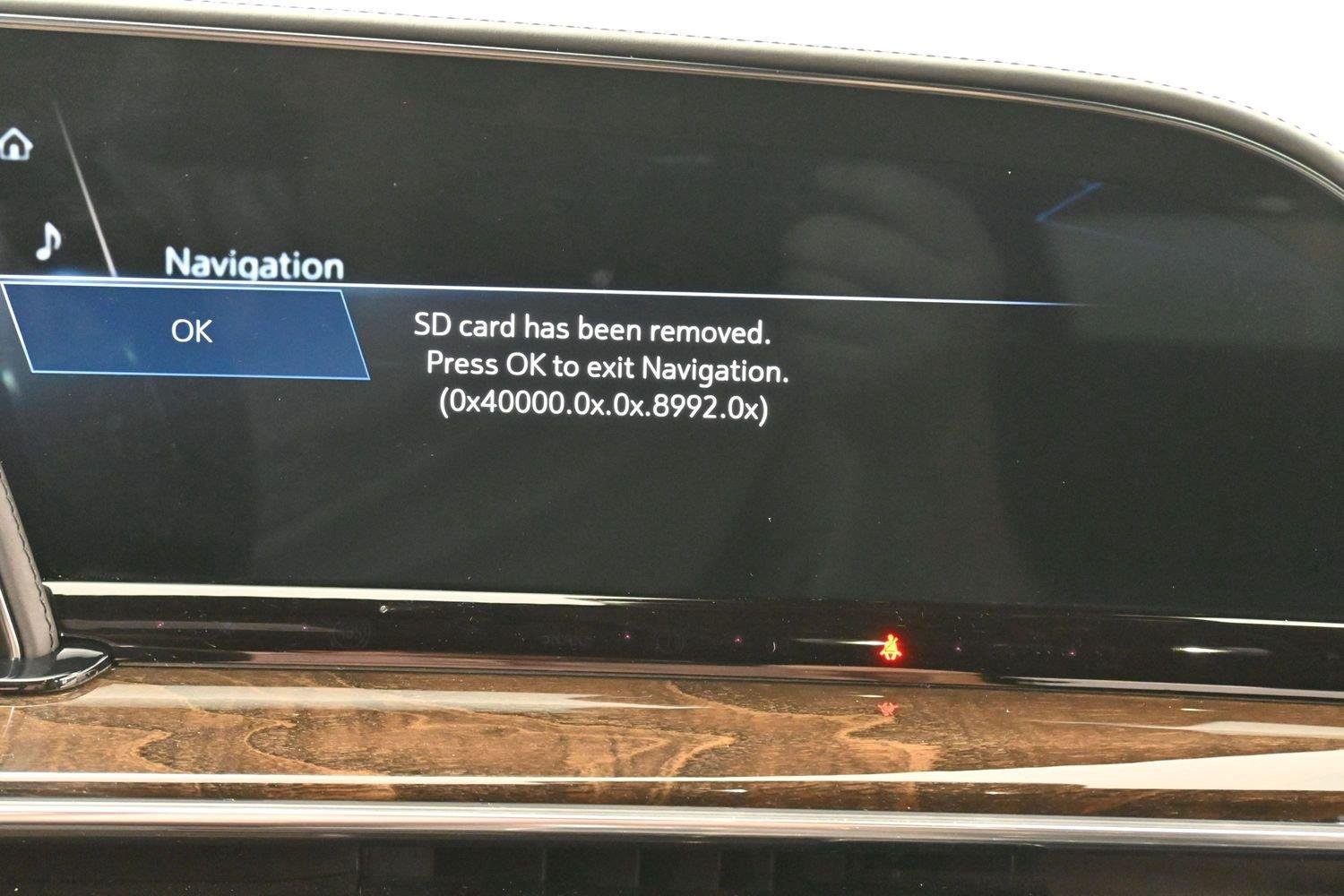 Used 2021 CRYSTAL WHITE TRICOAT Cadillac Sport Platinum image 25