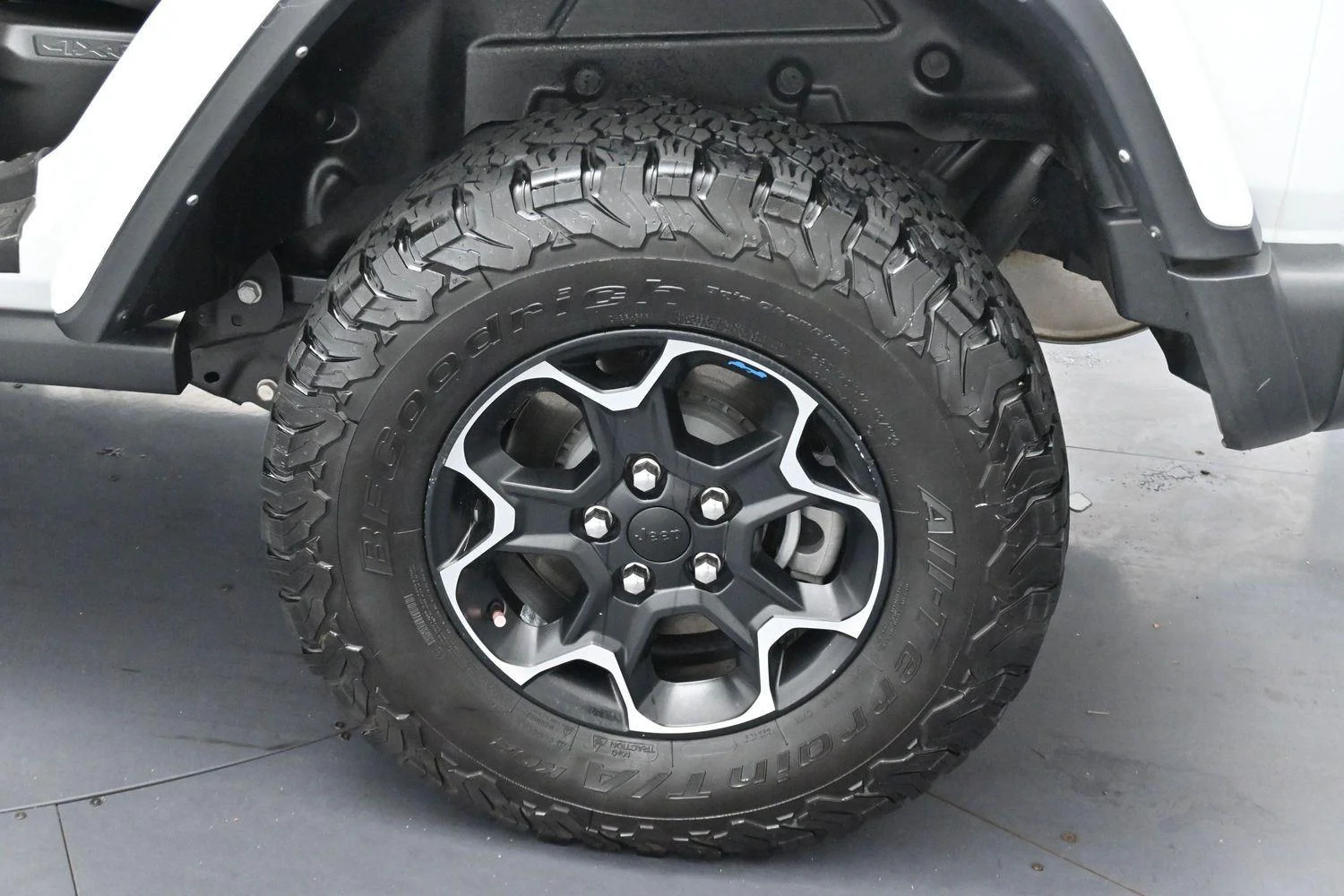 Used 2023 Bright White Clearcoat Jeep Rubicon image 37