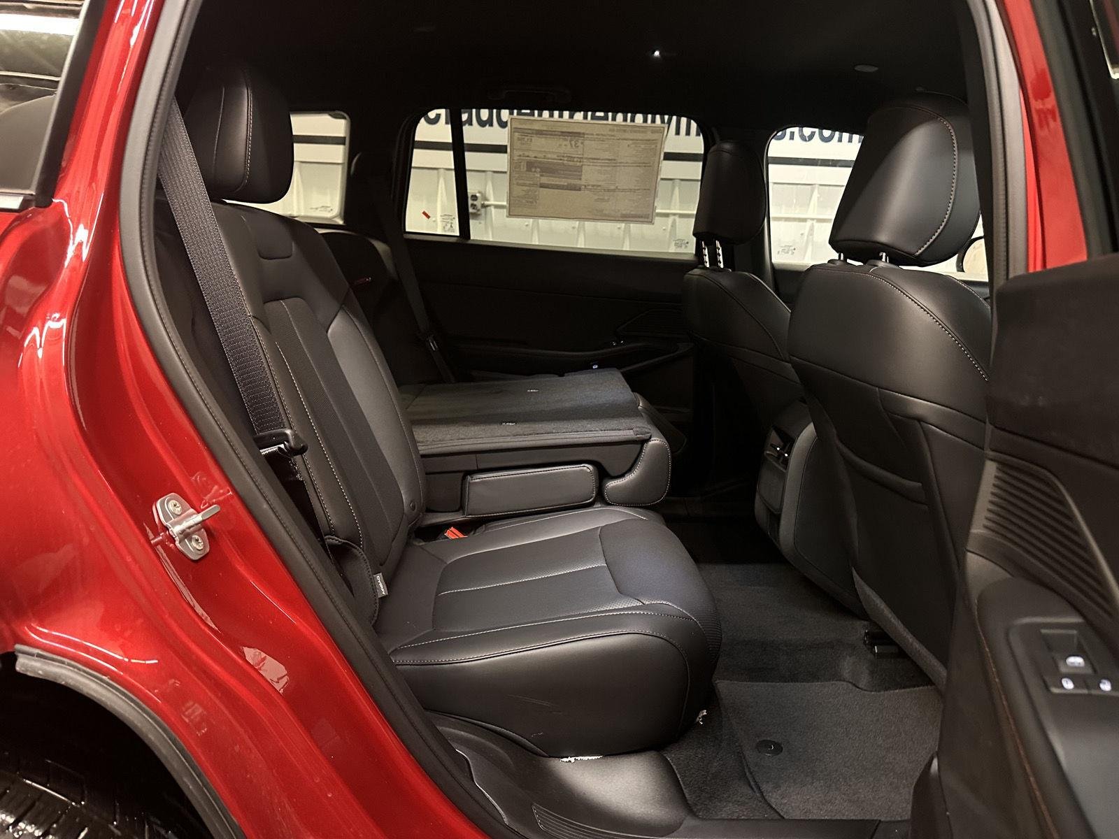 New 2026 Red Hot Pearl-Coat Exterior Paint Jeep Limited image 37