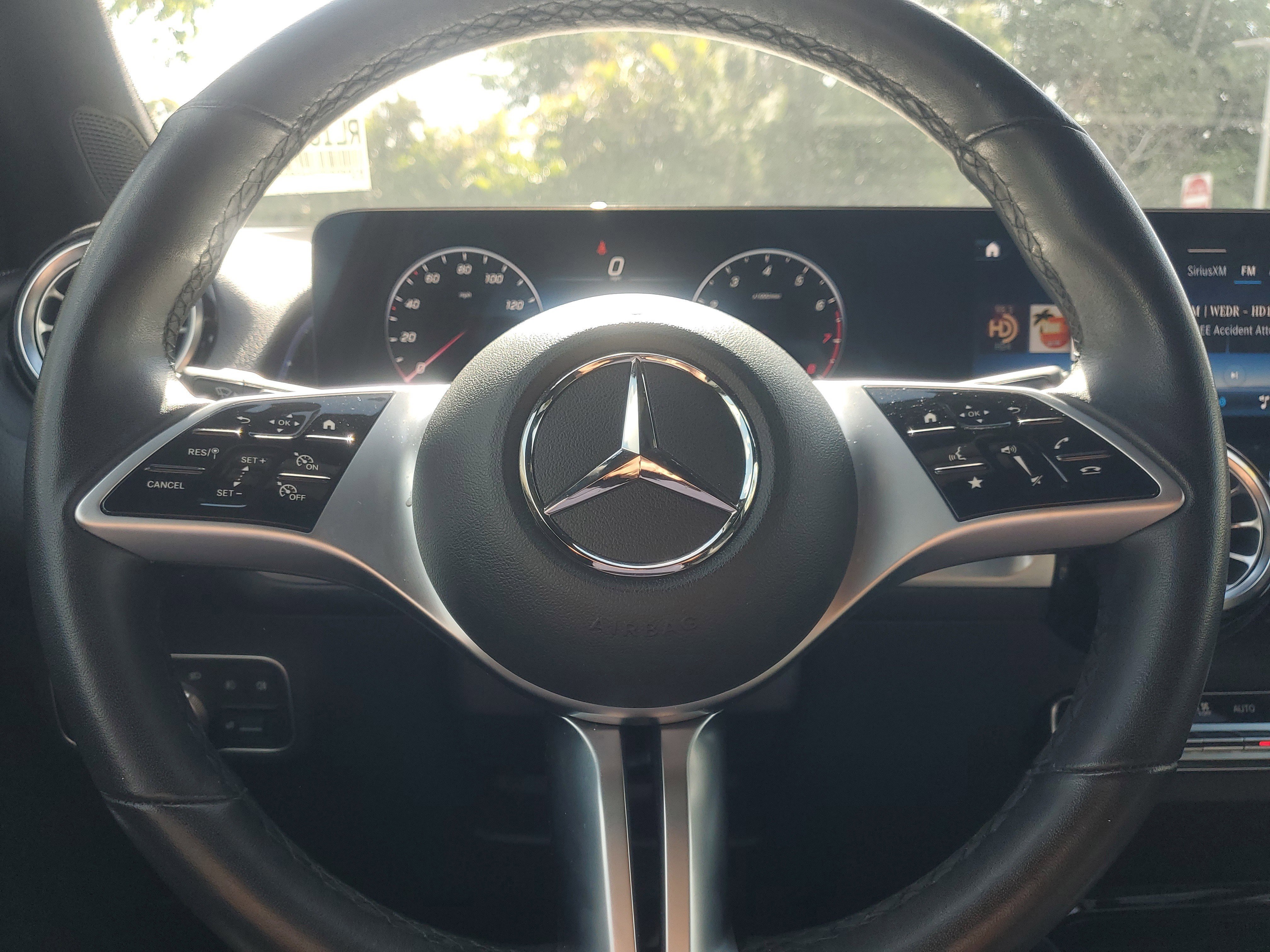 Used 2025 Black Mercedes-Benz GLB 250 image 20