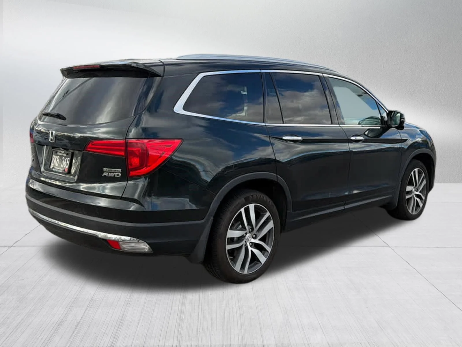 Certified Used 2017 Crystal Black Pearl Honda Touring image 5