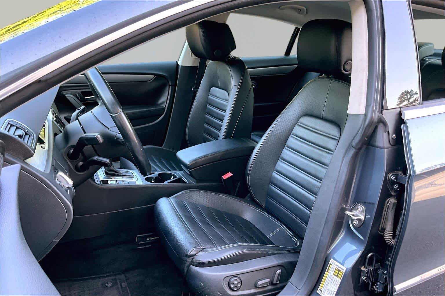 Used 2014 Island Gray Metallic Volkswagen Sport image 8