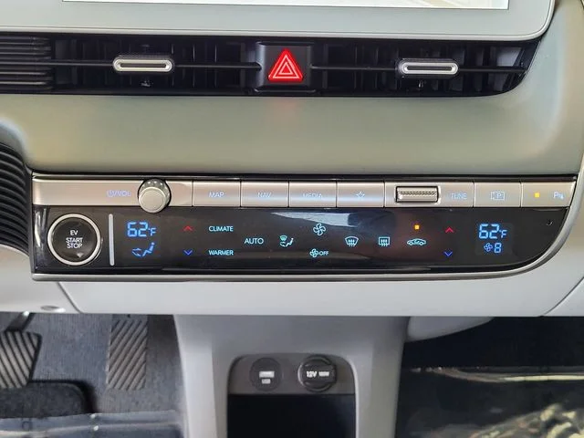 Used 2024 Green Hyundai Limited image 21