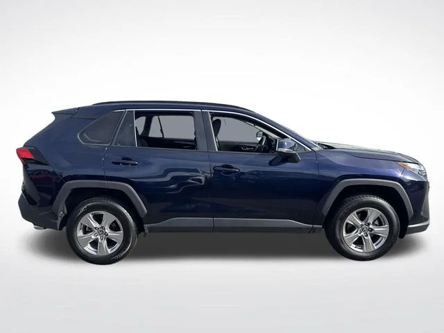 Used 2025  Toyota XLE image 9