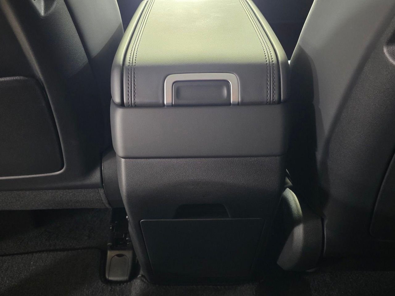 New 2027 Shimmering Silver Hyundai SEL image 17