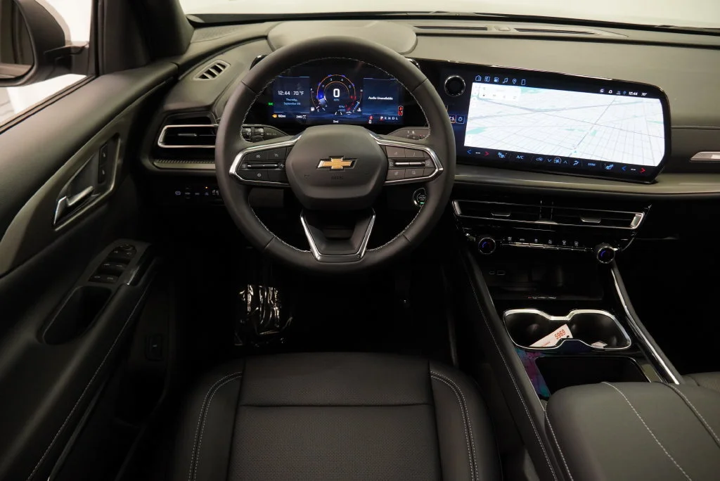 New 2027 Sterling Gray Metallic Chevrolet LT image 22