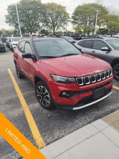 Used 2024  Jeep Limited image 1