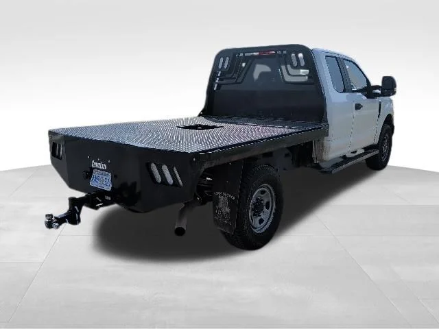 Used 2018 White Ford XL image 3