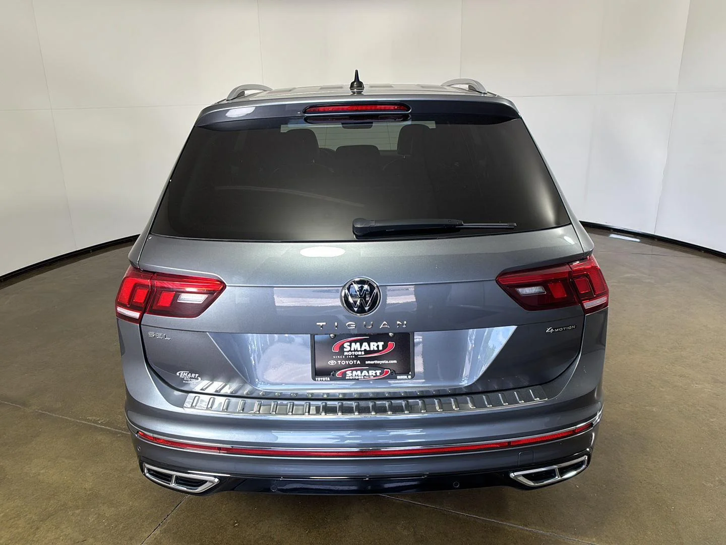 Used 2022 Platinum Gray Metallic Volkswagen SEL R-Line image 12