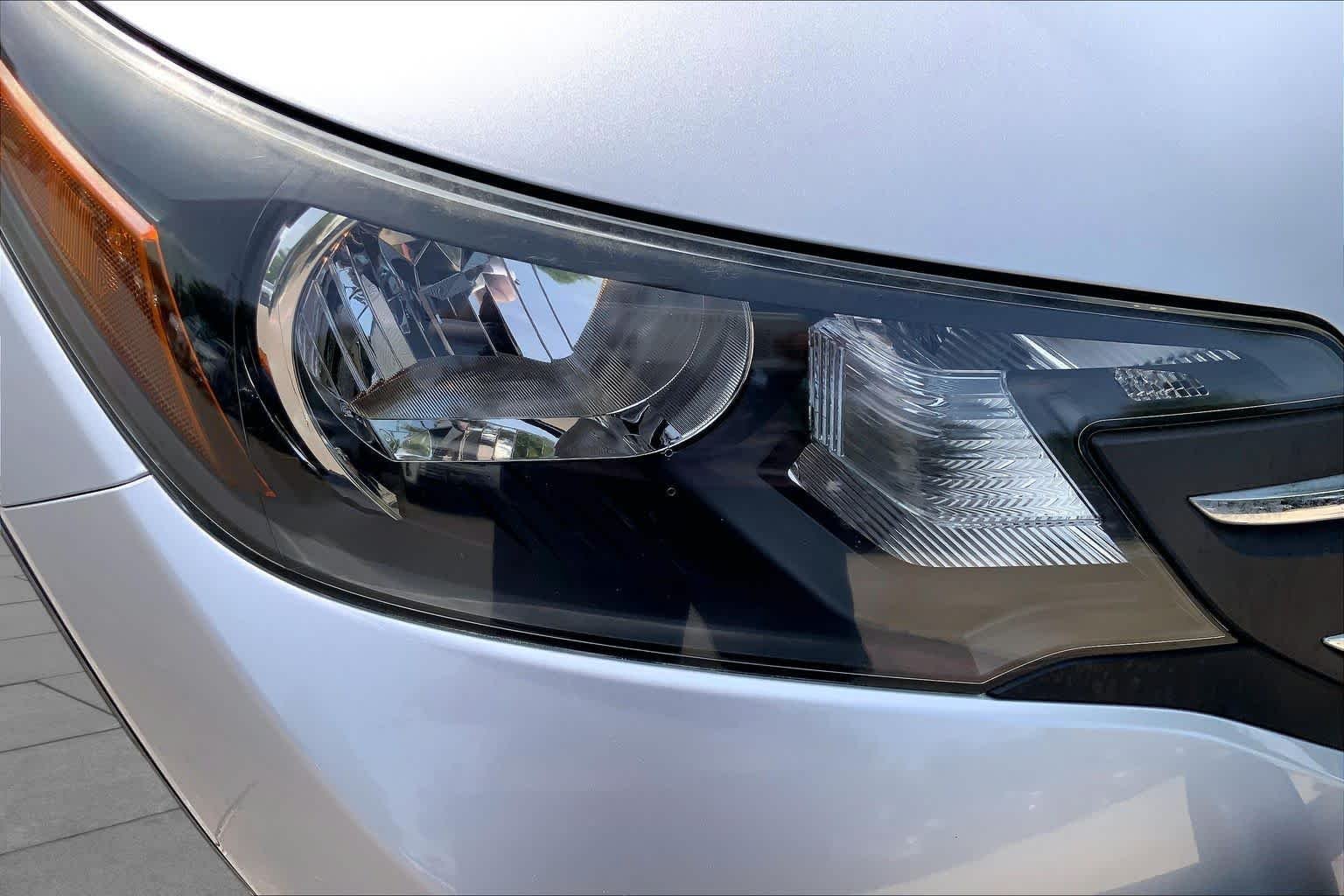 Used 2013 Alabaster Silver Metallic Honda EX-L image 28