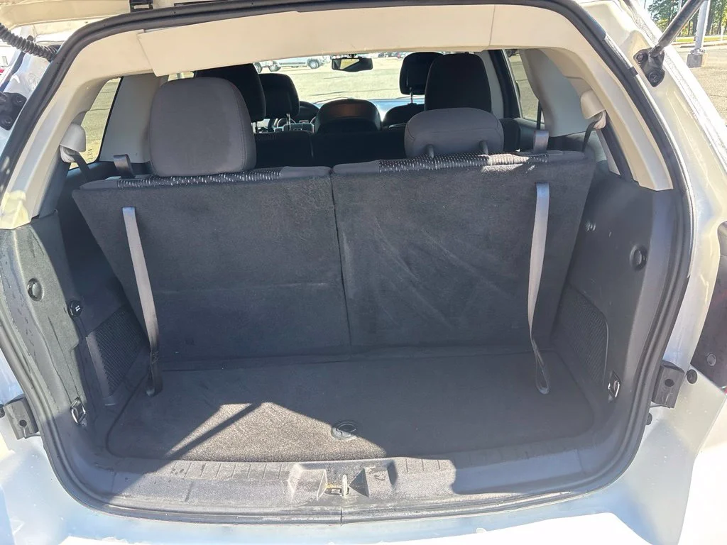 Used 2017 White Dodge SXT image 21