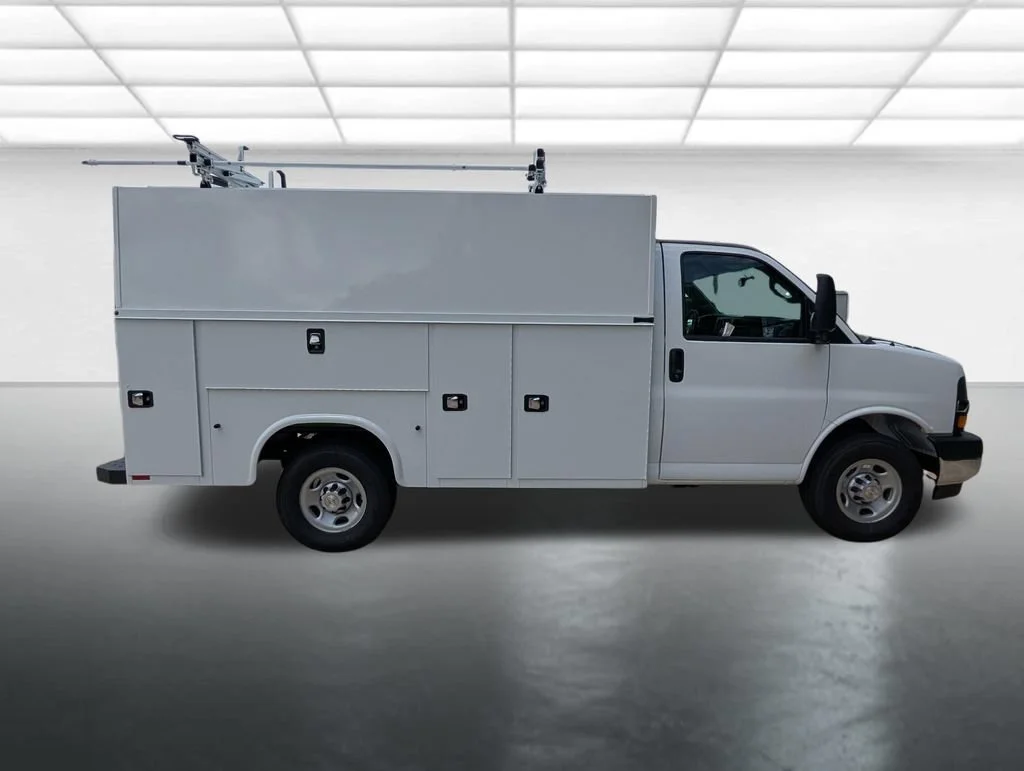 New 2026 Summit White Chevrolet 1WT image 23