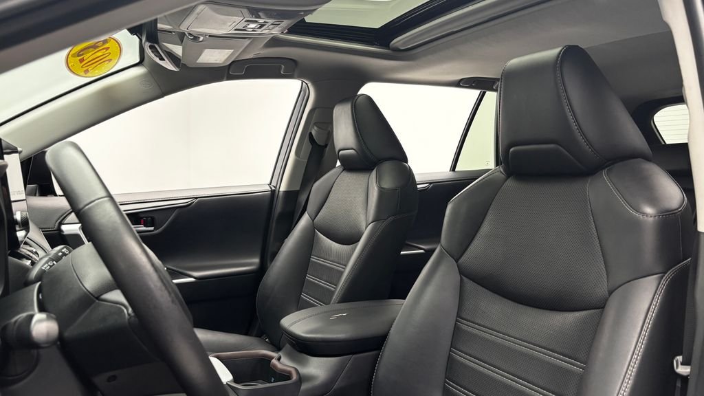Used 2023  Toyota Limited image 11