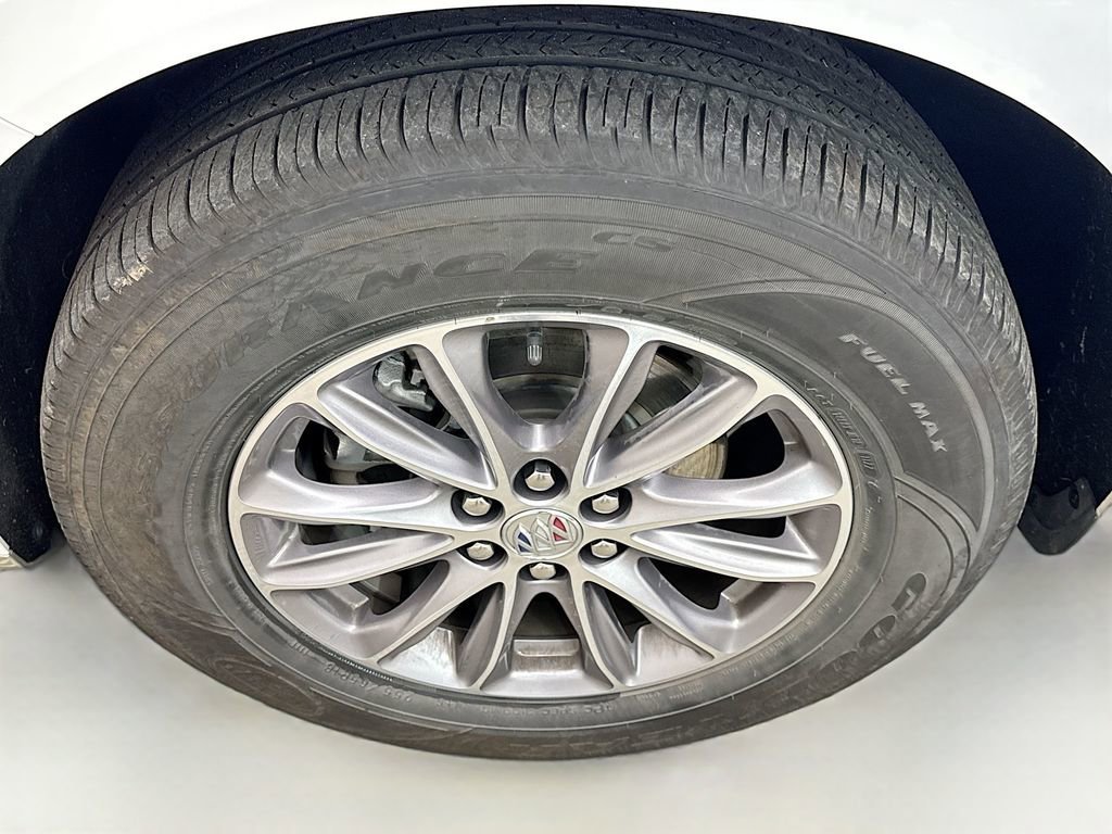 Used 2023 Summit White Buick Essence image 34