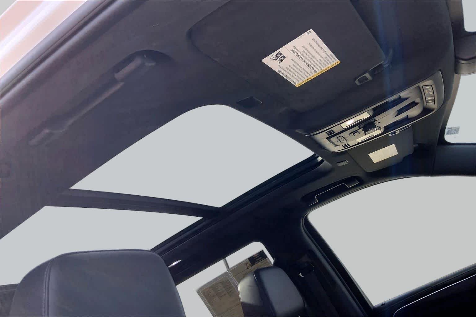 Used 2021 IRIDESCENT PEARL TRICOAT Chevrolet LT image 14