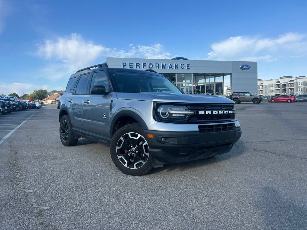 Used 2022 Silver Metallic Ford Outer Banks image 2
