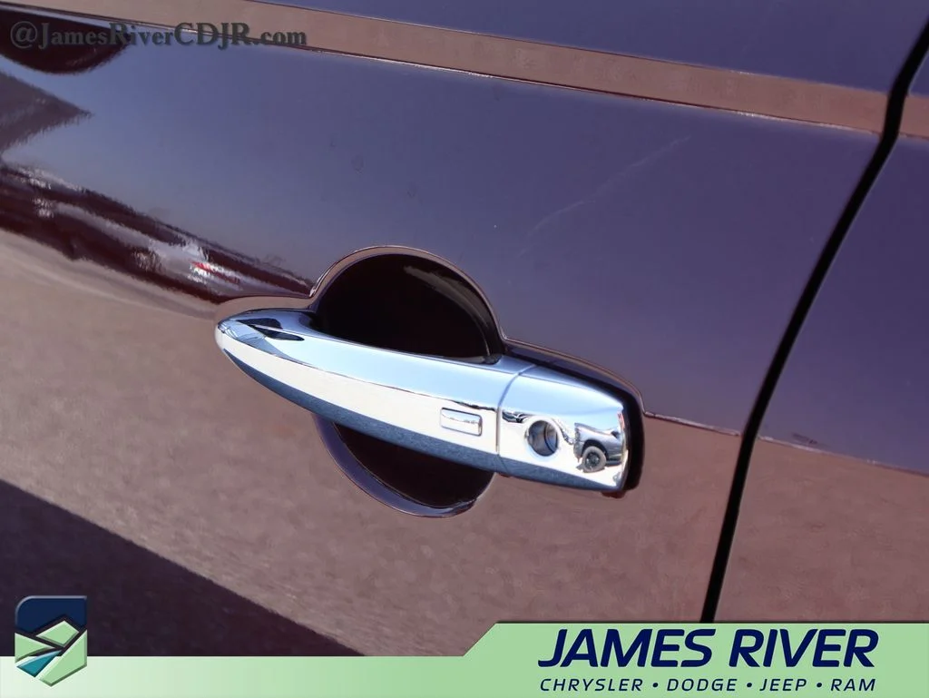 Used 2025 Red Nissan 2.5 SV image 19