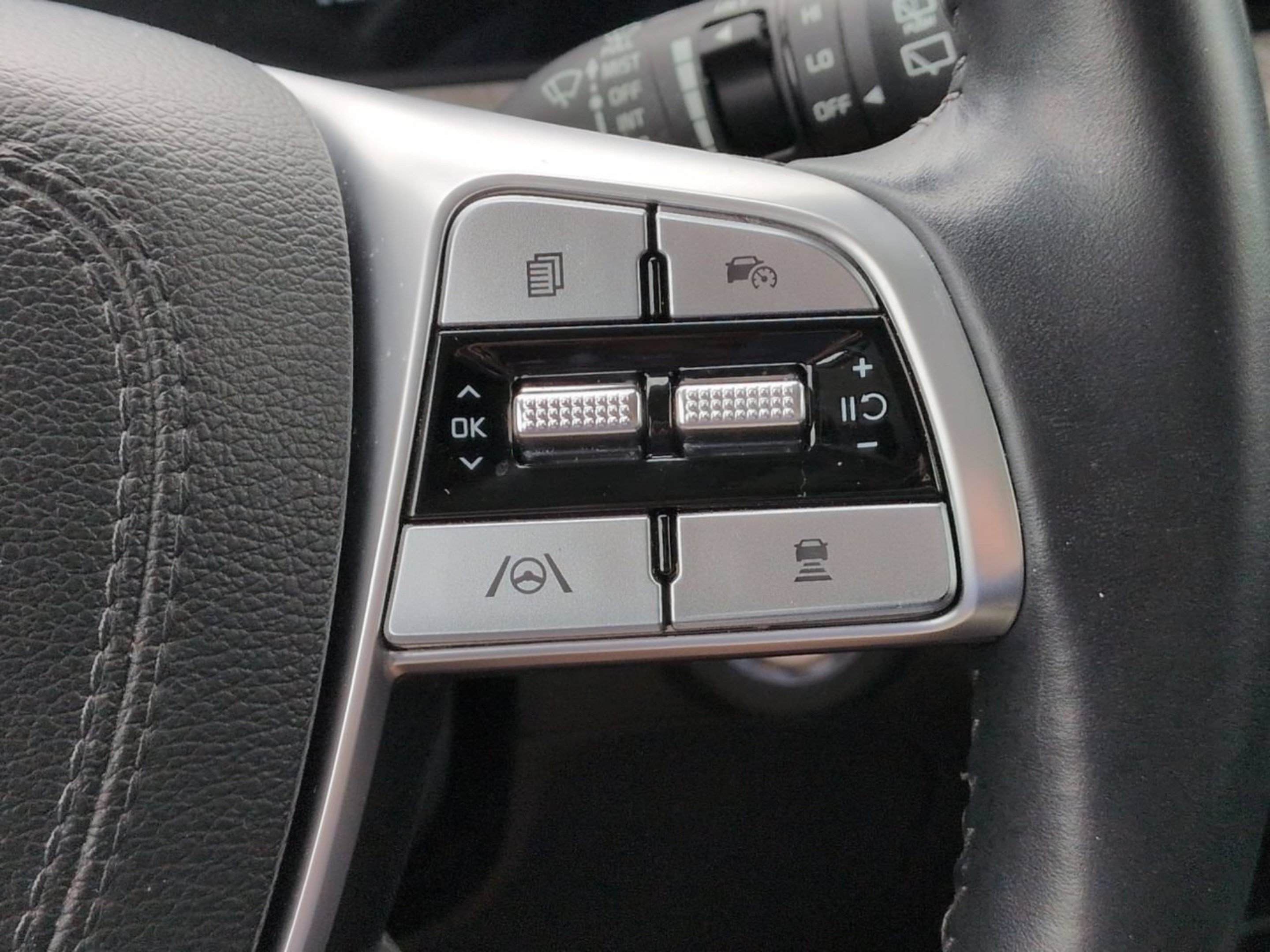 Certified Used 2025 Glacial White Pearl Kia EX image 34