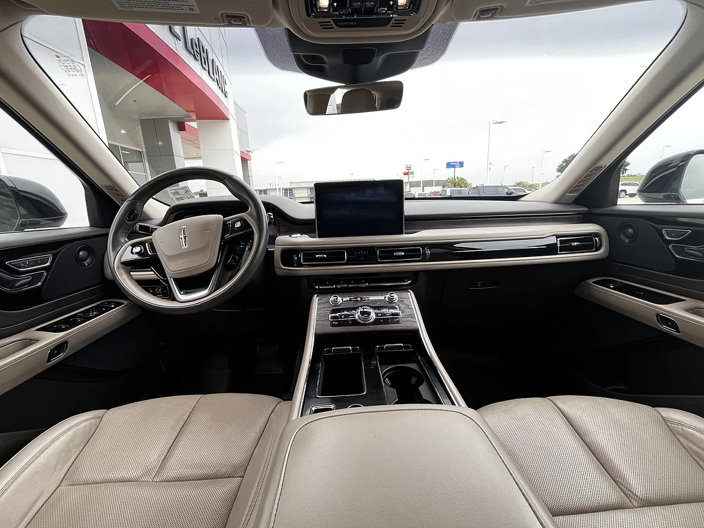 Used 2023 Ceramic Pearl Lincoln Reserve image 11