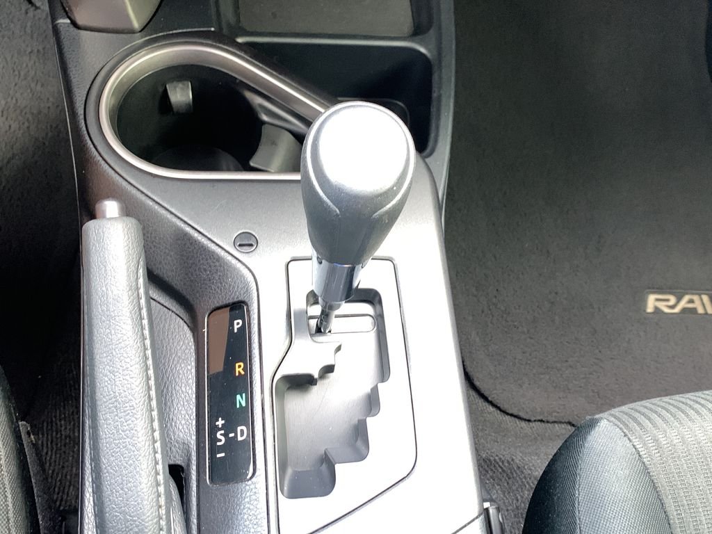 2017 Toyota RAV4 LE - Photo 30