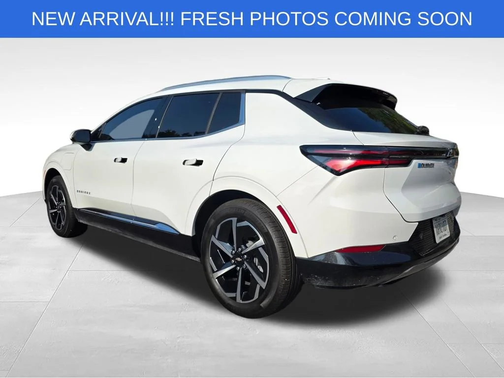 Used 2025 Summit White Chevrolet LT image 5