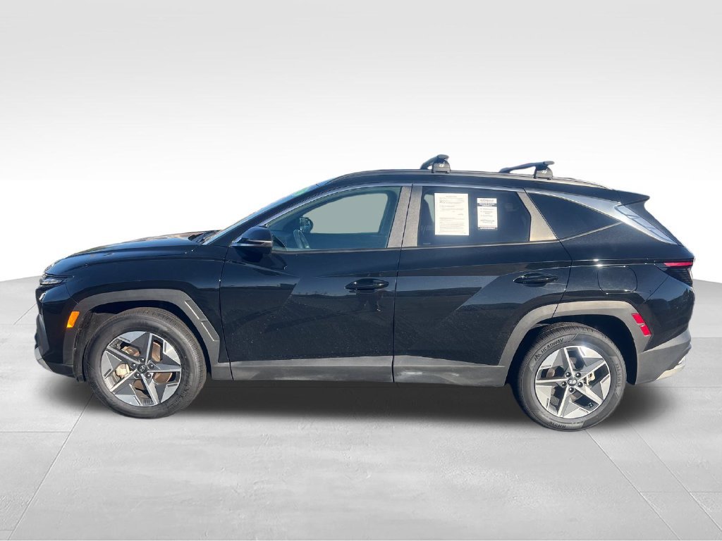 Used 2025 Black Hyundai SEL Convenience image 2