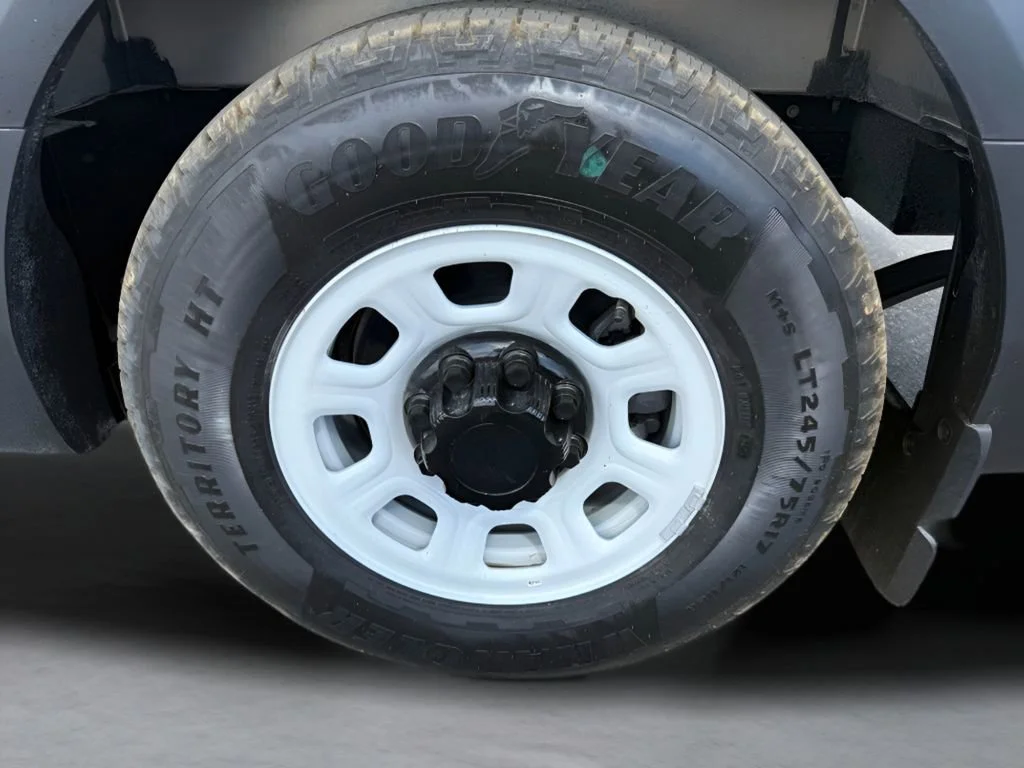 Used 2024 Oyster White BrightDrop EJY image 12