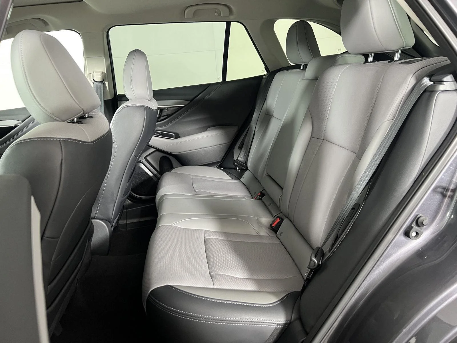 Used 2025 Magnetite Gray Metallic Subaru Limited image 7