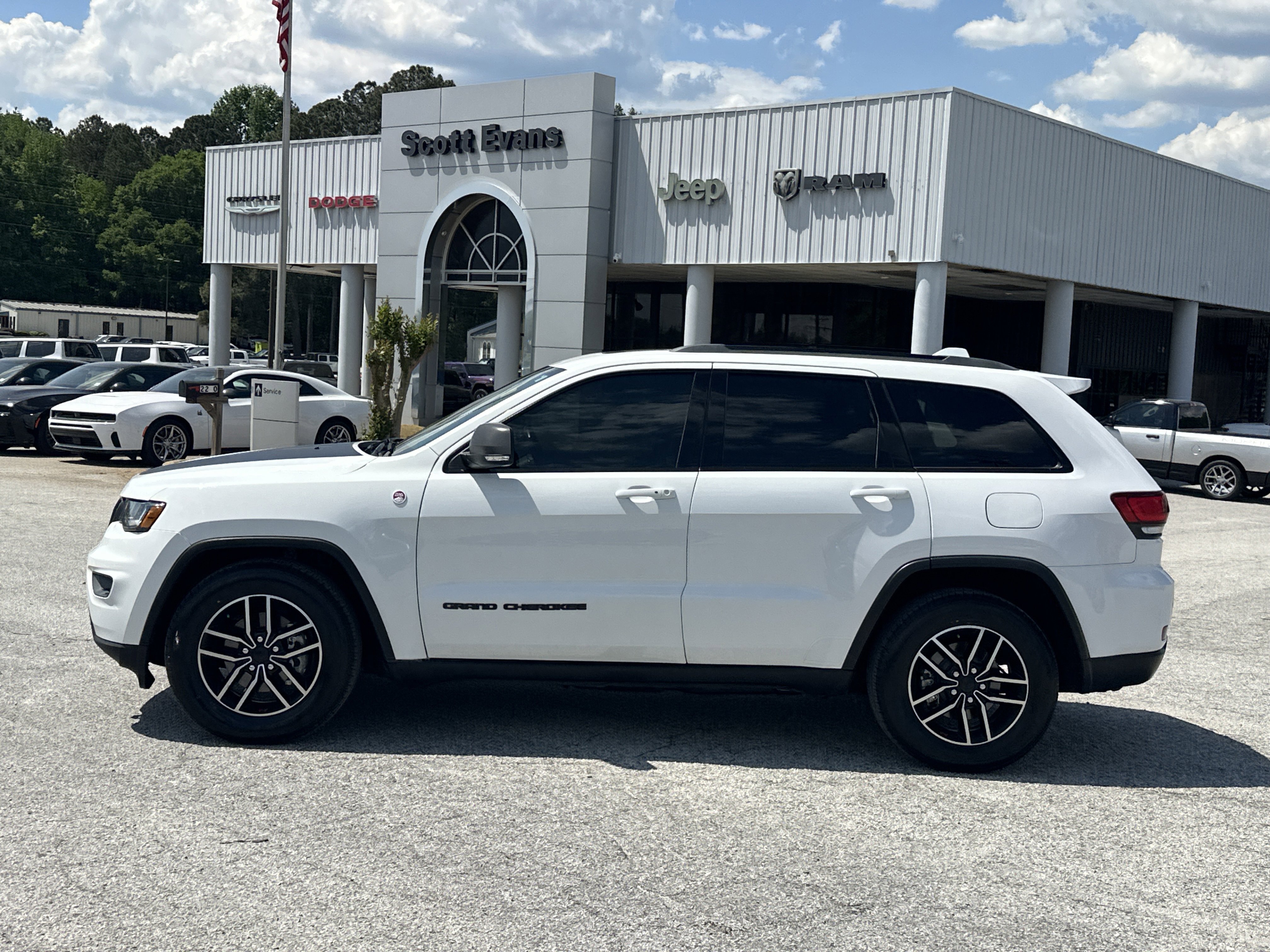 Used 2020 Bright White Clearcoat Jeep Trailhawk image 5