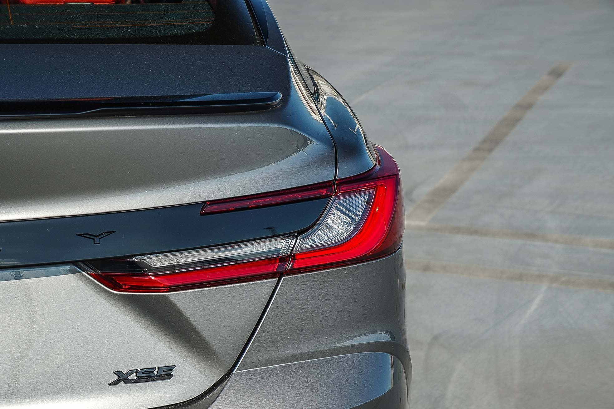 New 2026 Heavy Metal with Midnight Black Metallic roof <sup>1</sup> Toyota  XSE image 7