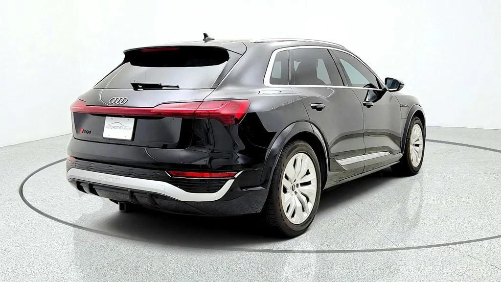 Used 2024 Mythos Black Metallic Audi quattro Premium Plus w/ 19.2 kW Charger & Trailer Hitch image 5