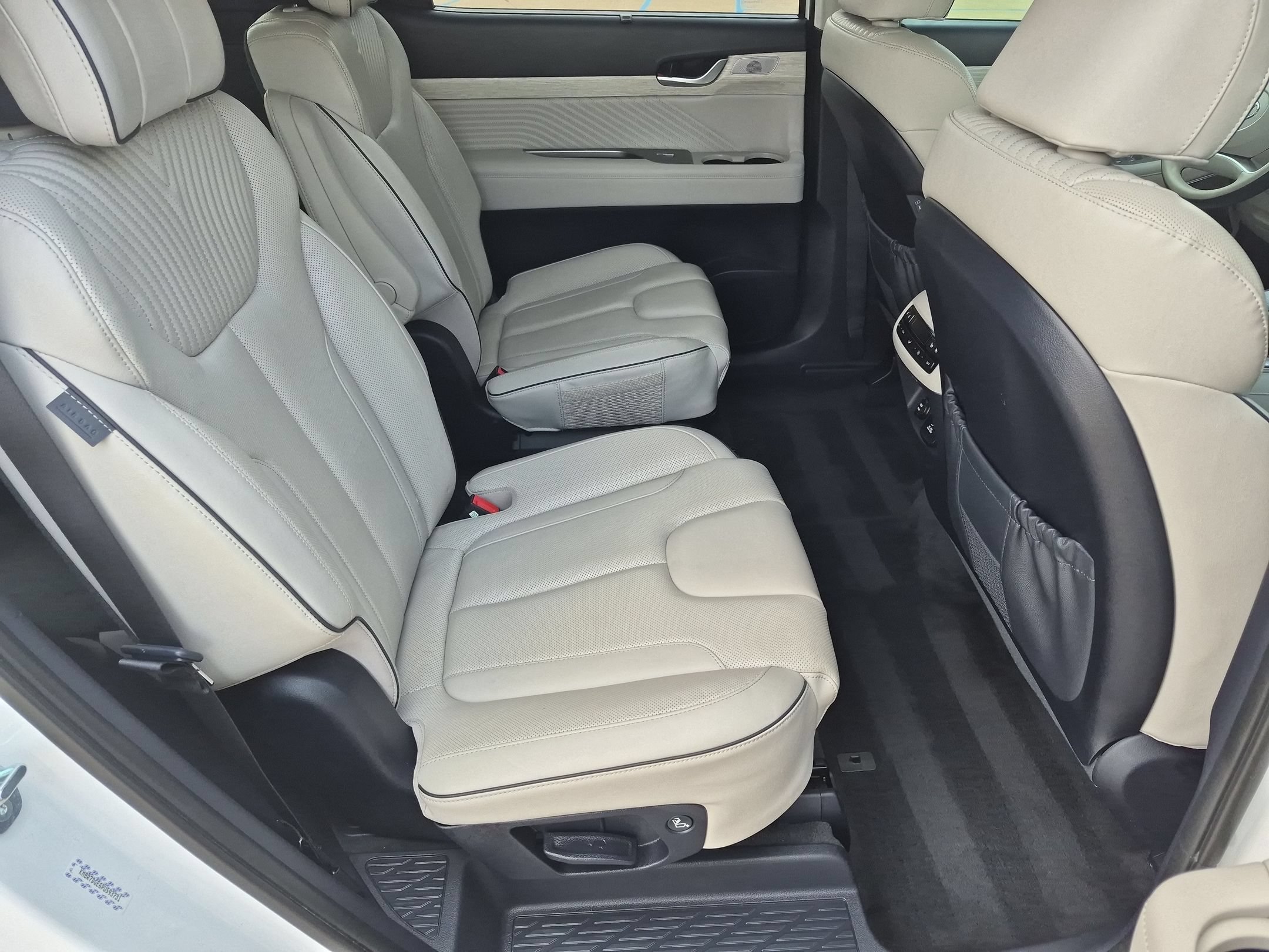 Used 2023 Hyper White Hyundai Calligraphy image 32