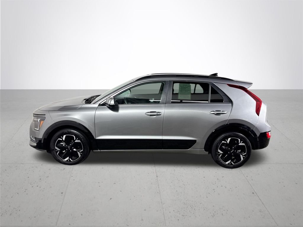 Used 2023 Steel Gray Kia Wind image 9