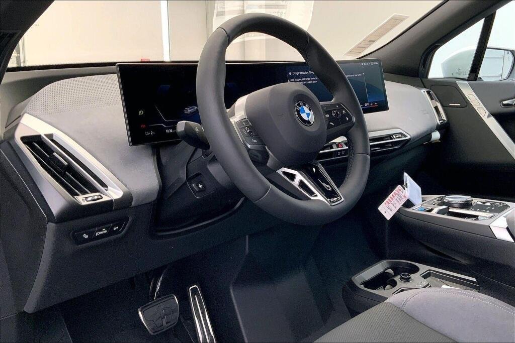 Used 2026 Mineral White Metallic BMW xDrive45 image 13