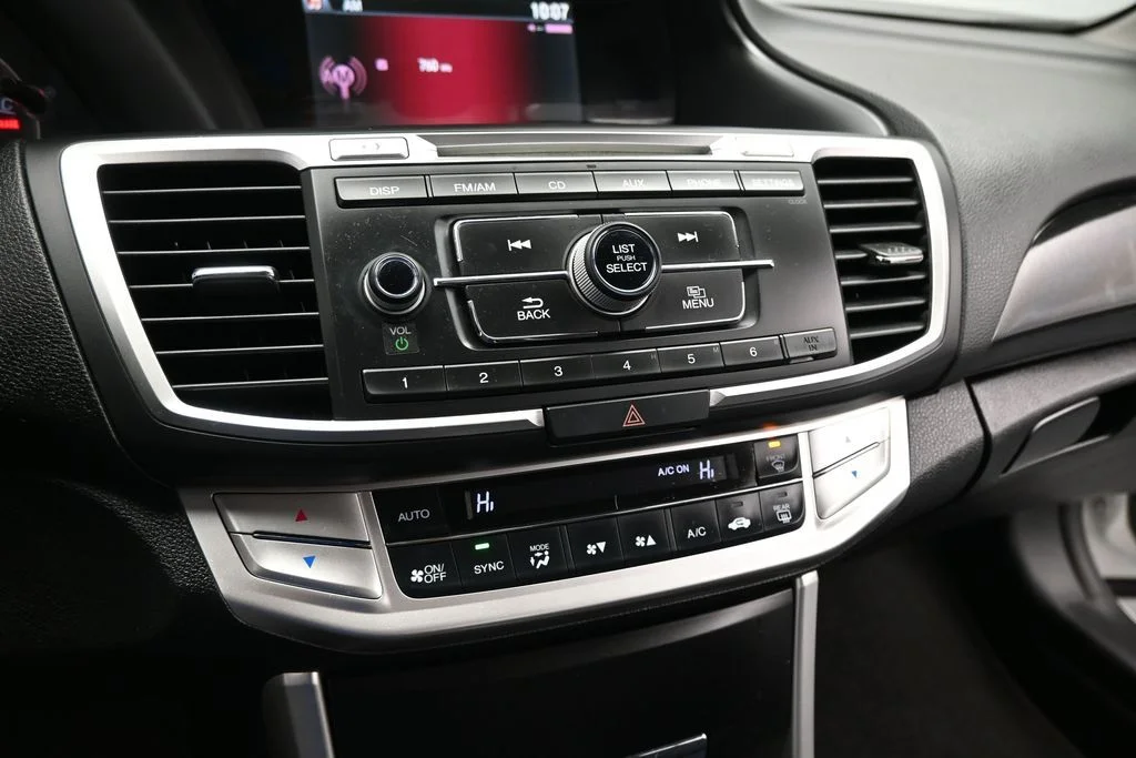 Used 2013  Honda Sport image 14