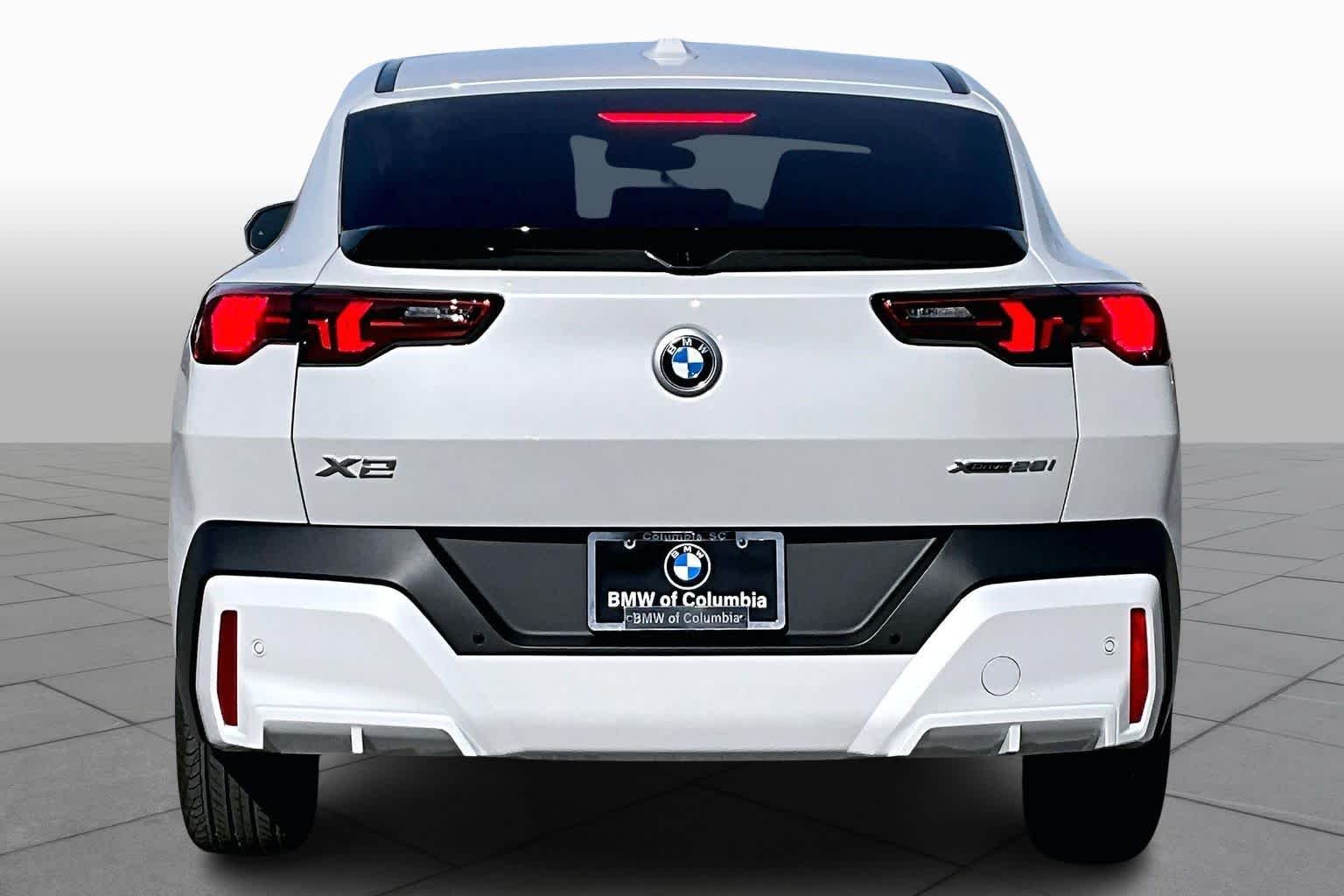 Used 2026 Mineral White Metallic BMW xDrive28i image 4