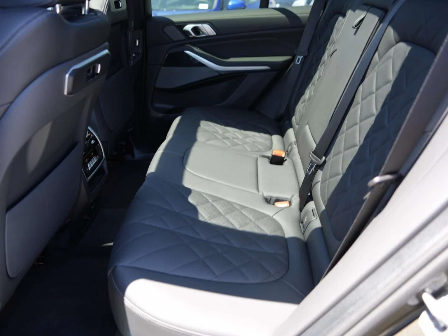 New 2026 Manhattan Green Metallic BMW sDrive40i image 11