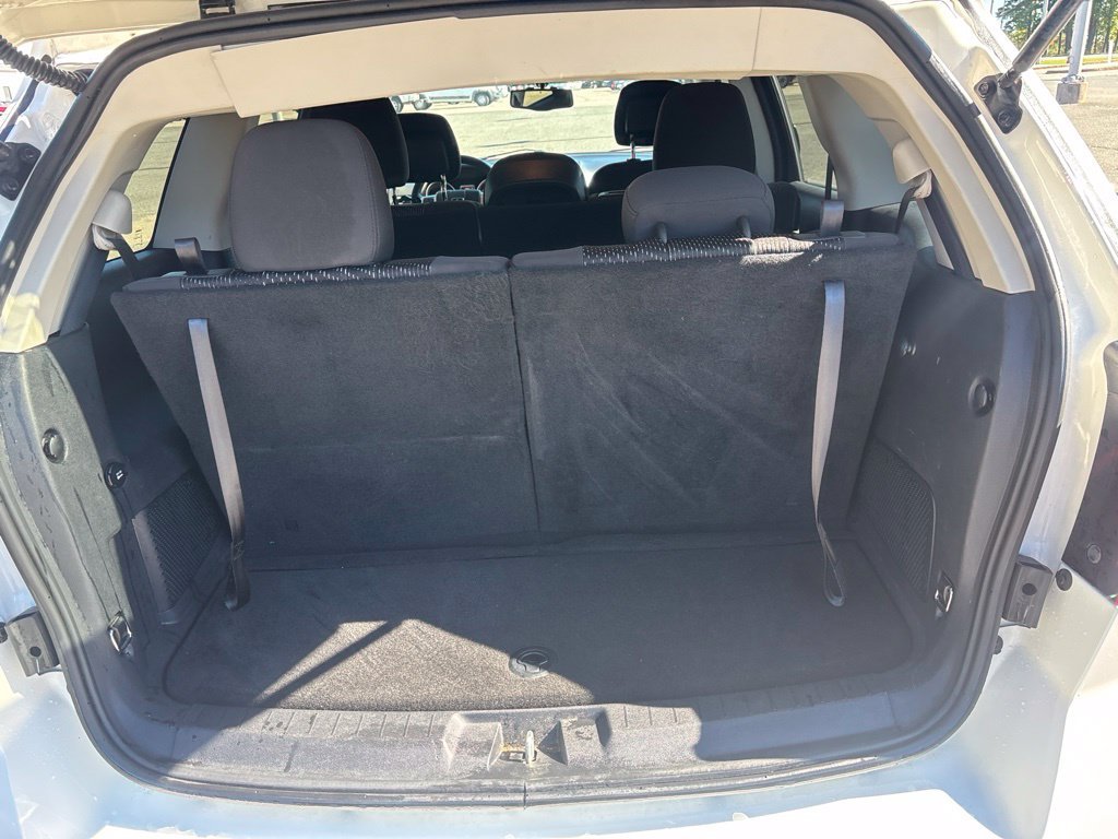 Used 2017 White Dodge SXT image 21