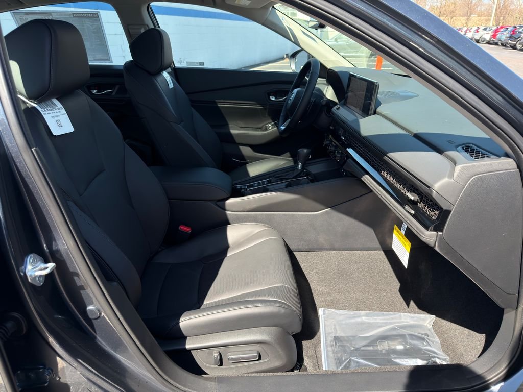 New 2026 Meteorite Gray Metallic Honda Touring image 24