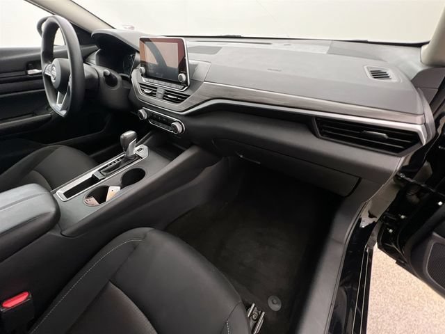 2025 Nissan Altima SV - Photo 13
